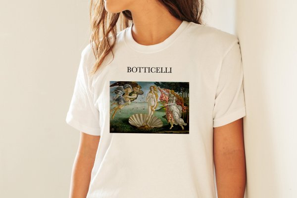 Девушки в майках супергероев