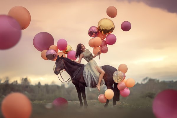 Девушка с шариками