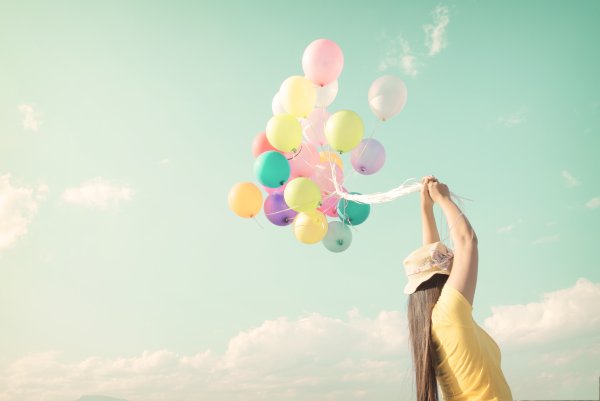 Люди с воздушными шарами