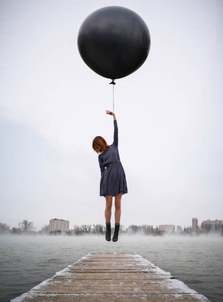 Девушка с шариками воздушными