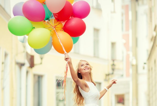 Девушка с воздушными шарами