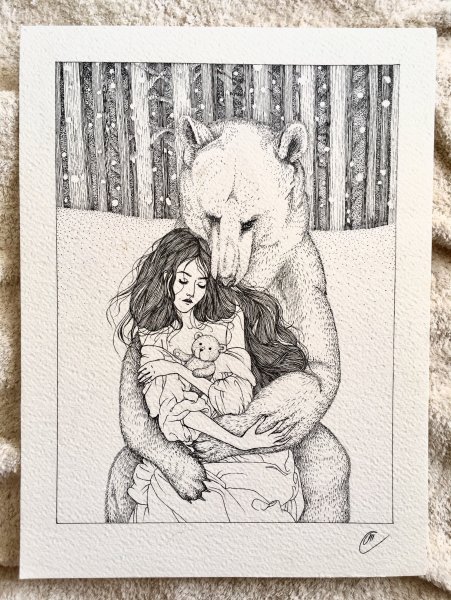 Медведь обнимает девушку