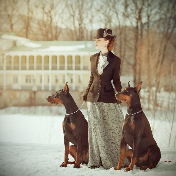 Йована Вентура с доберманом