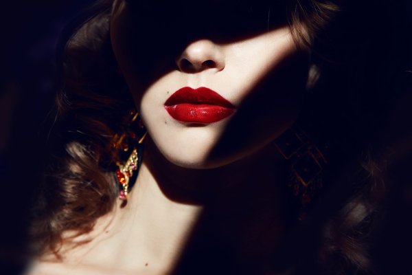 Красные губы