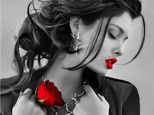 Девушка в белом с красной розой