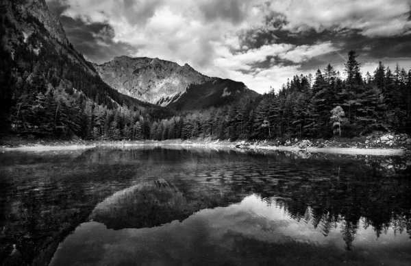 Пейзаж в чёрно белых тонах