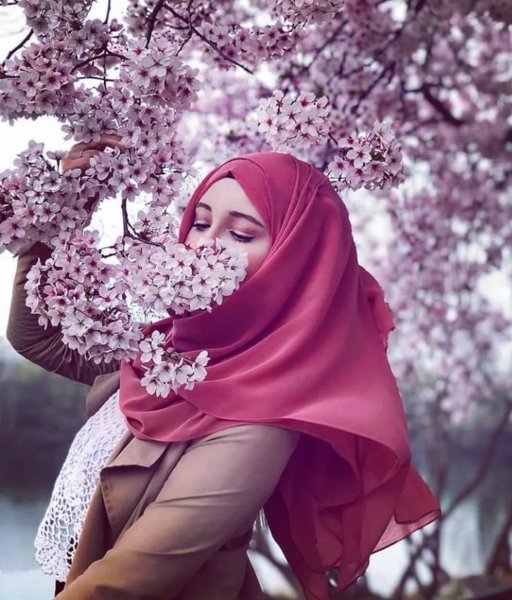 Мусульманка с цветами