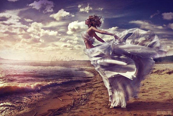 Девушка на ветру