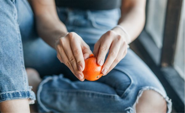 Мандаринка девушка