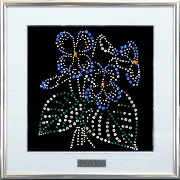 Мерцающими стразами