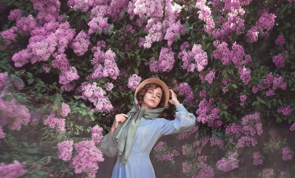 Девушка с сиренью живопись