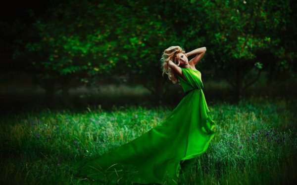Зеленое платье