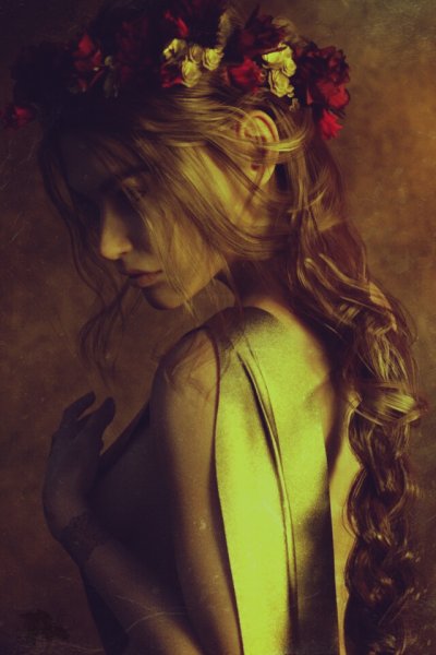 Девушка в терновом венке