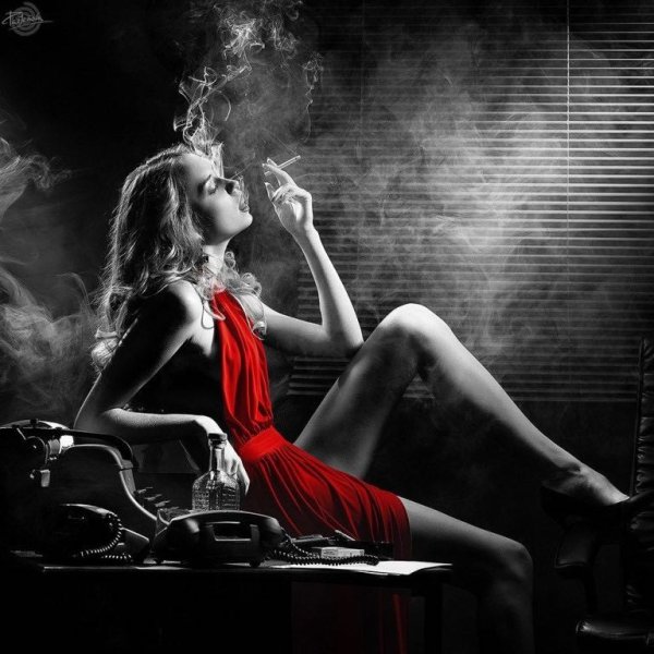 Девушка с сигаретой