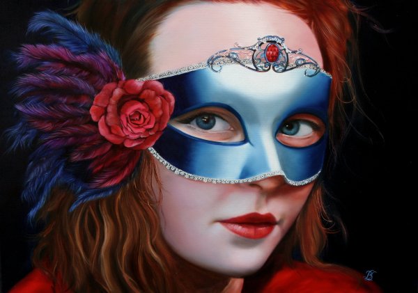 Женщина в маске