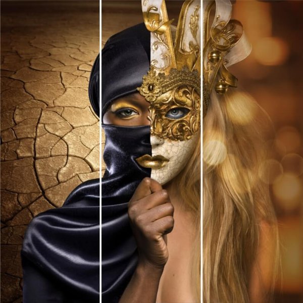 Девушка в маске