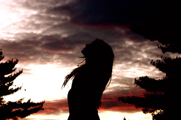 Тень девушки