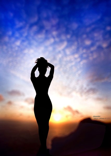 Девушка с черной кошкой