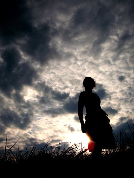 Девушка в темноте