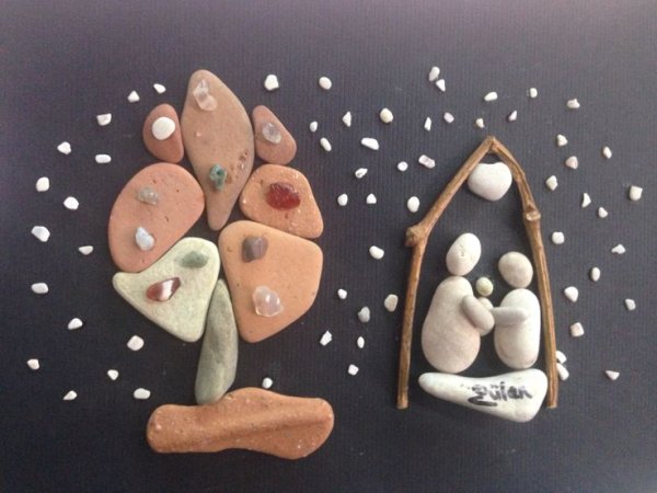 Панно из камушков домики