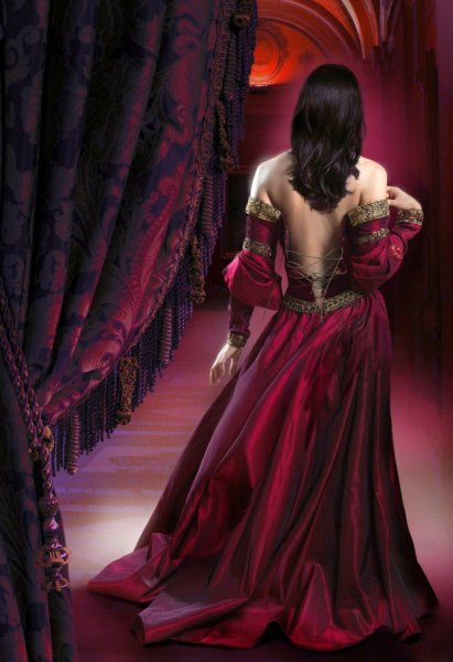 Девушка в старинном Красном платье