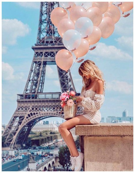 Блондинка с воздушными шарами