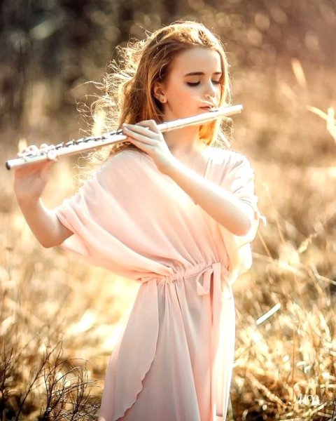 Девушка с флейтой