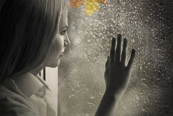 Женщина у окна дождь