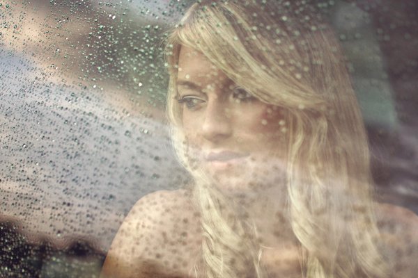 Девушка в стекле