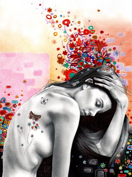 Девушка с бабочками в волосах