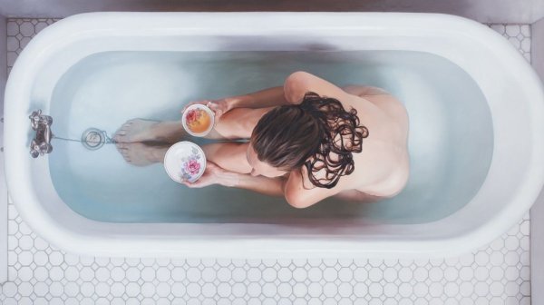 Девушка в ванне арт