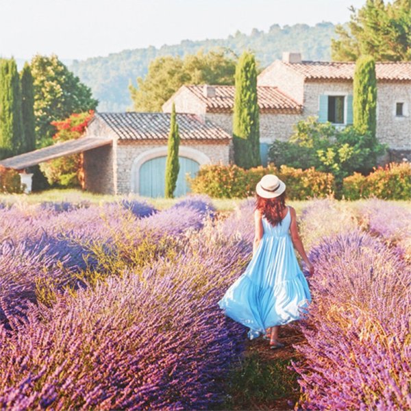 Девочка в лавандовом поле