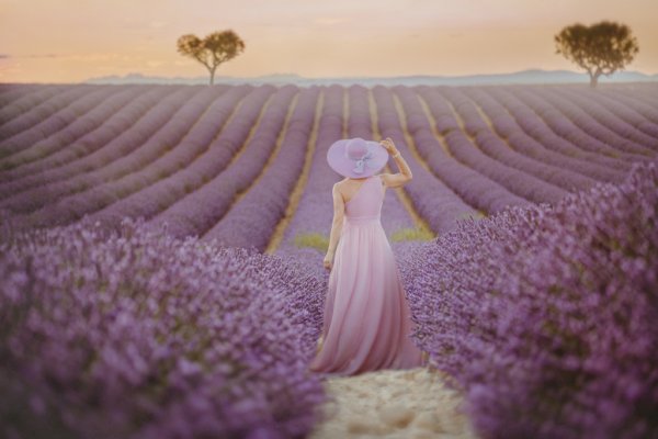 Девушка в шляпе