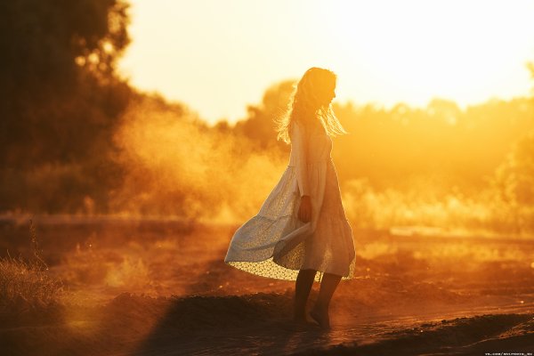 Девушка на рассвете