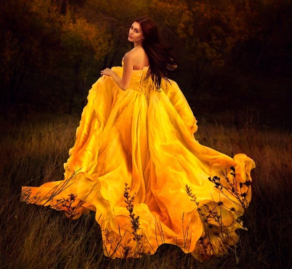 Жёлтое платье для женщины