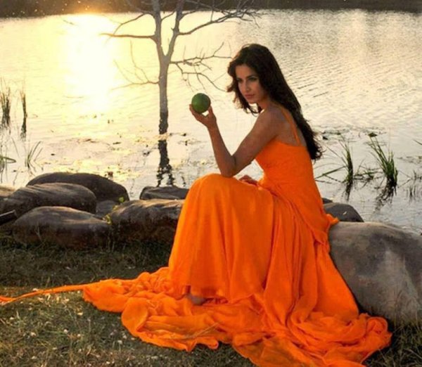 Катрина Каиф в оранжевом