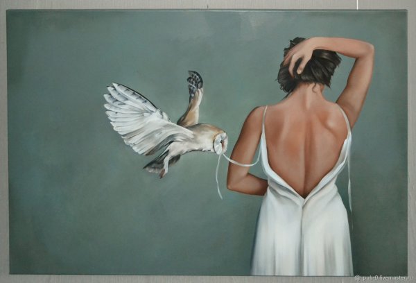 Девушка с птичкой