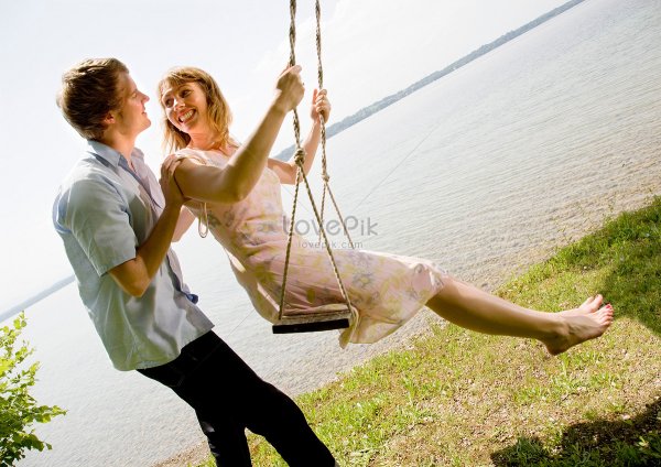 Влюбленные на закате