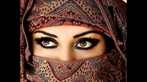 Восточные глаза девушек