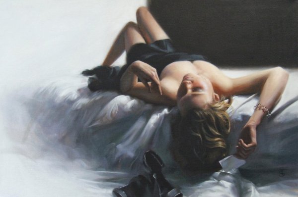 Картина девушка на кровати