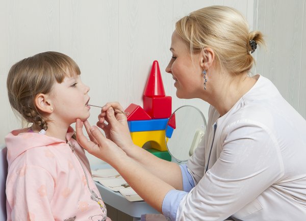 Логопед и ребенок