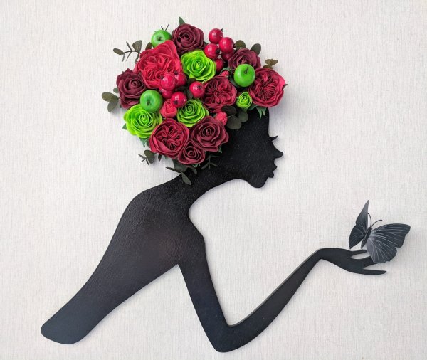 Панно девушка с цветами