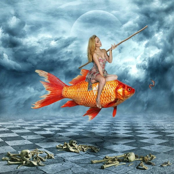 Девушка с золотой рыбкой