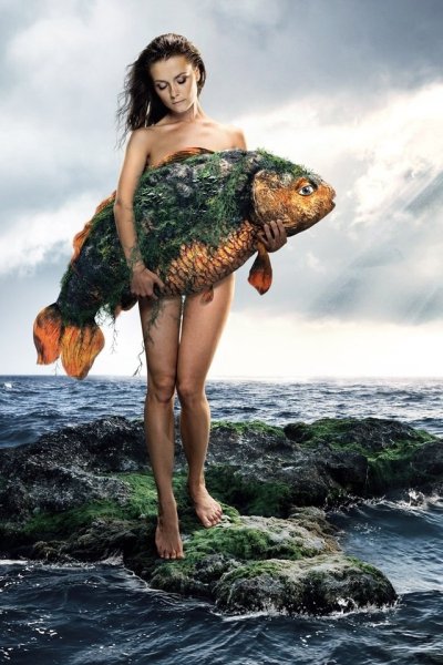 Девушка с рыбой