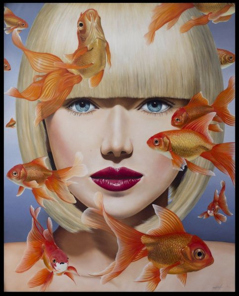Девушка с рыбой