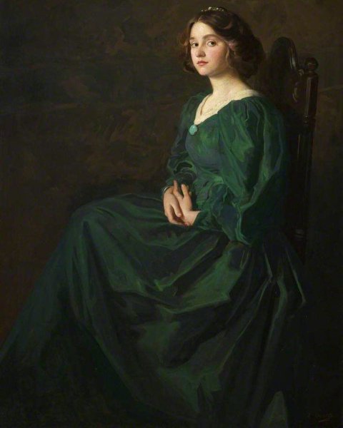 Девушка в зеленом платье