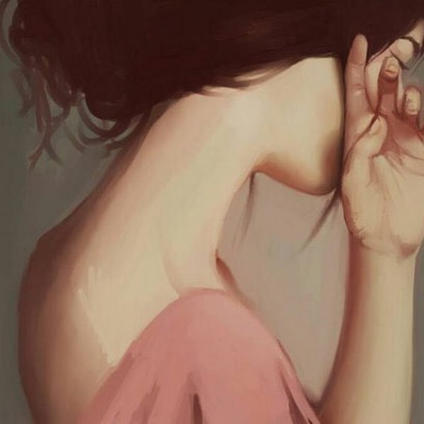 Девушка закрывает лицо руками арт