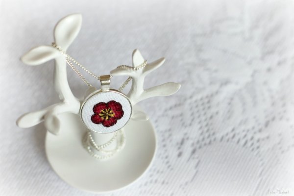 Хаустенберг девушка с медальоном