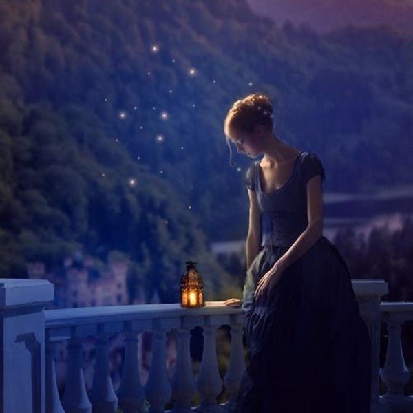 Девушка на рассвете город