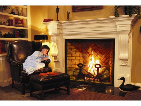 Кресло перед камином